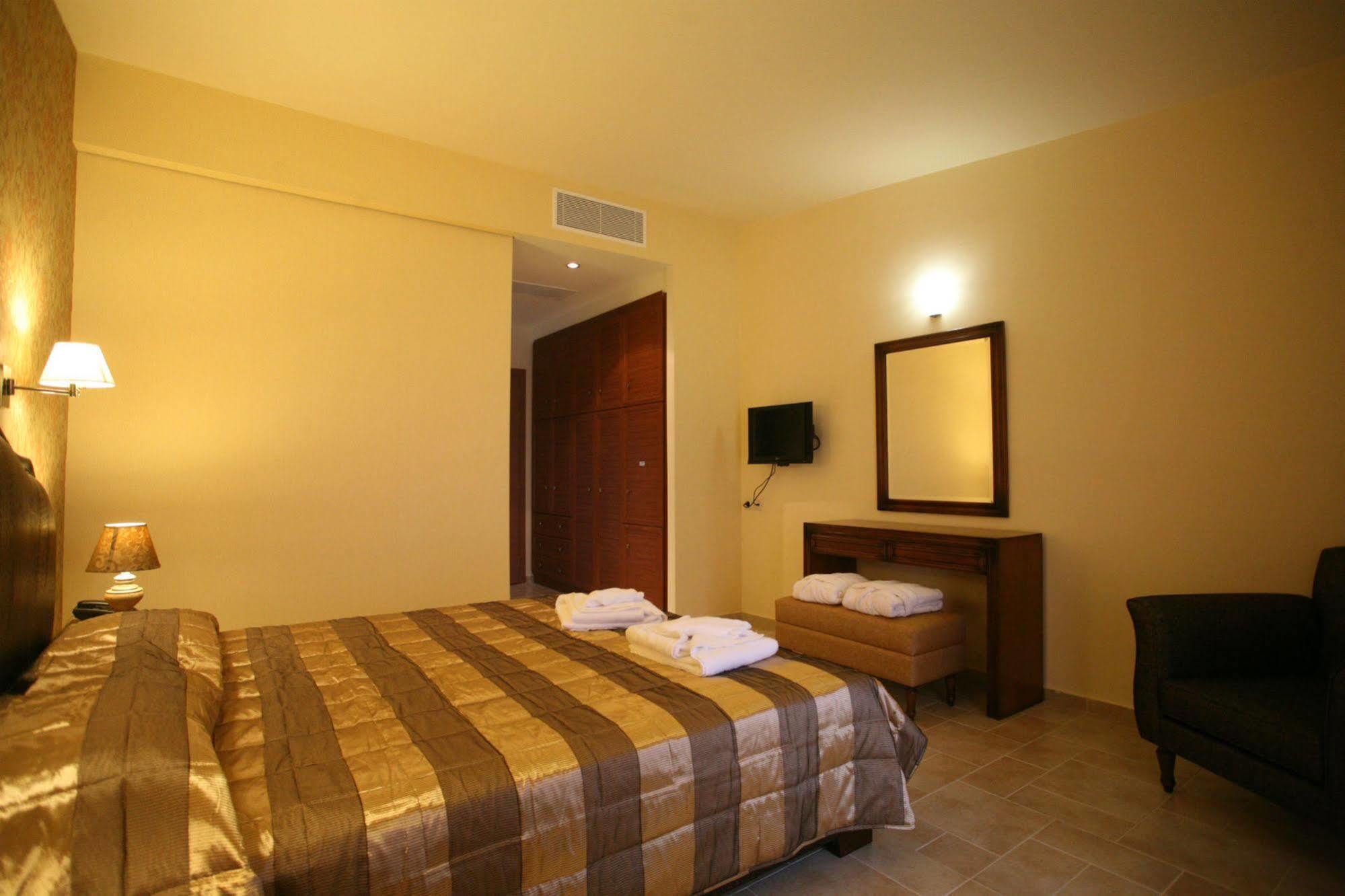 Hotel Tesoro Nikiana Exterior photo