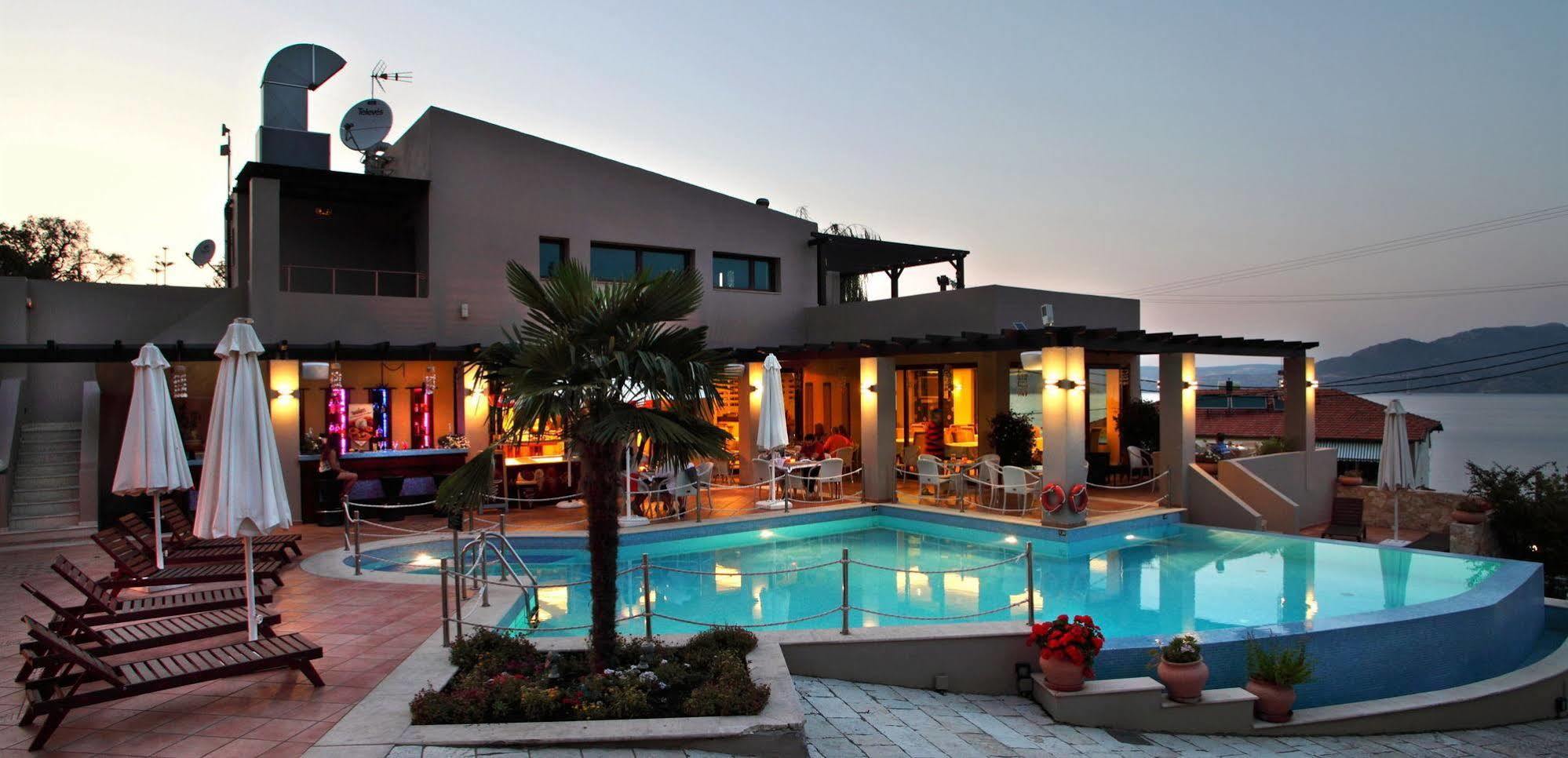 Hotel Tesoro Nikiana Exterior photo